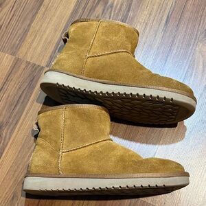 Koolaburra Tan Suede Womens Boots